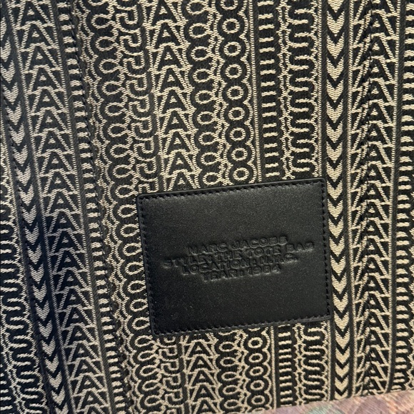 Marc Jacobs Monochrome Textured Tote - Picture 6 of 7
